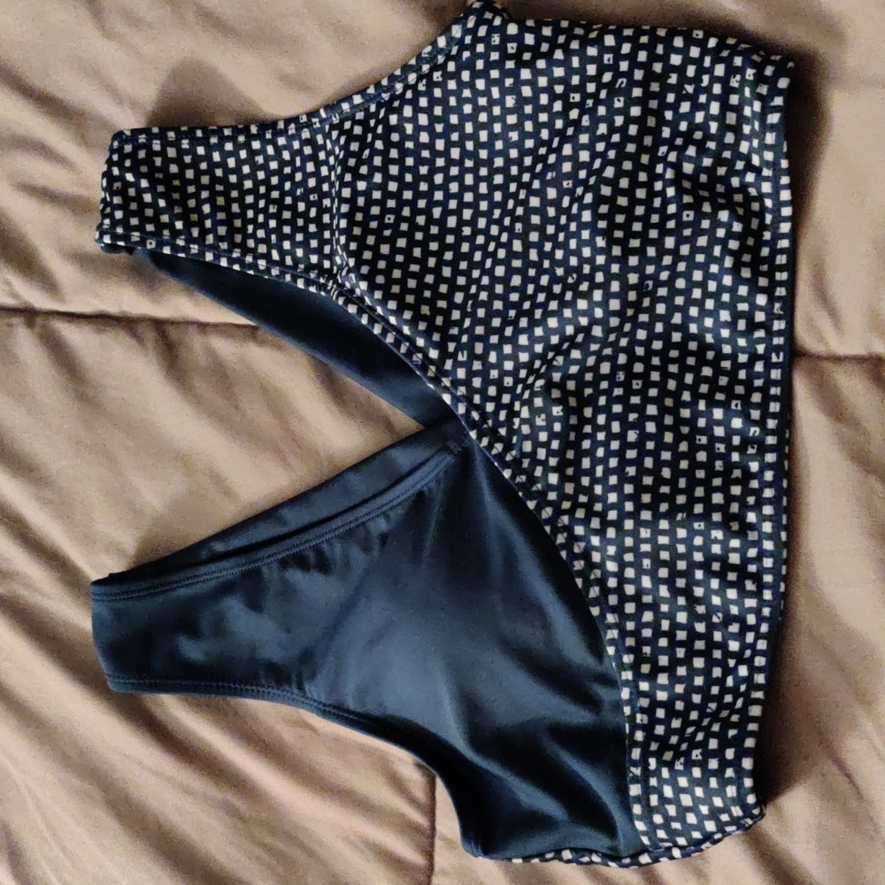 Nani Switch V Crop Swimsuit Top